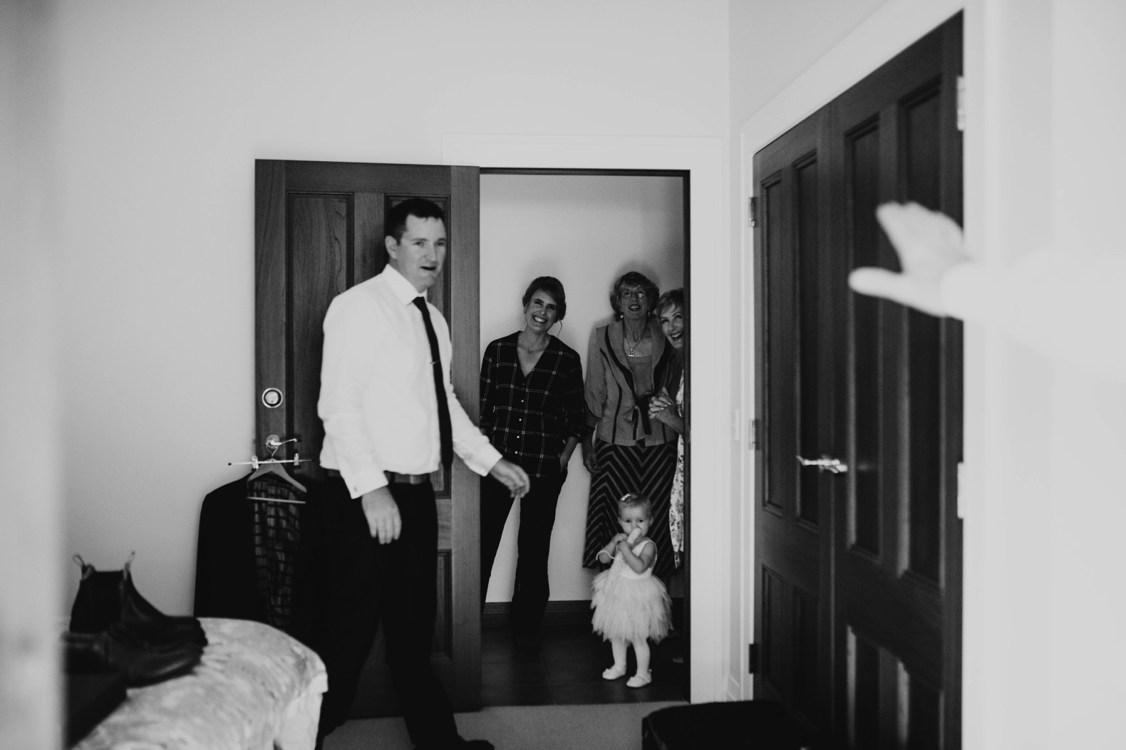 thornbury lodge stanthorpe photo of bride and groom getting ready