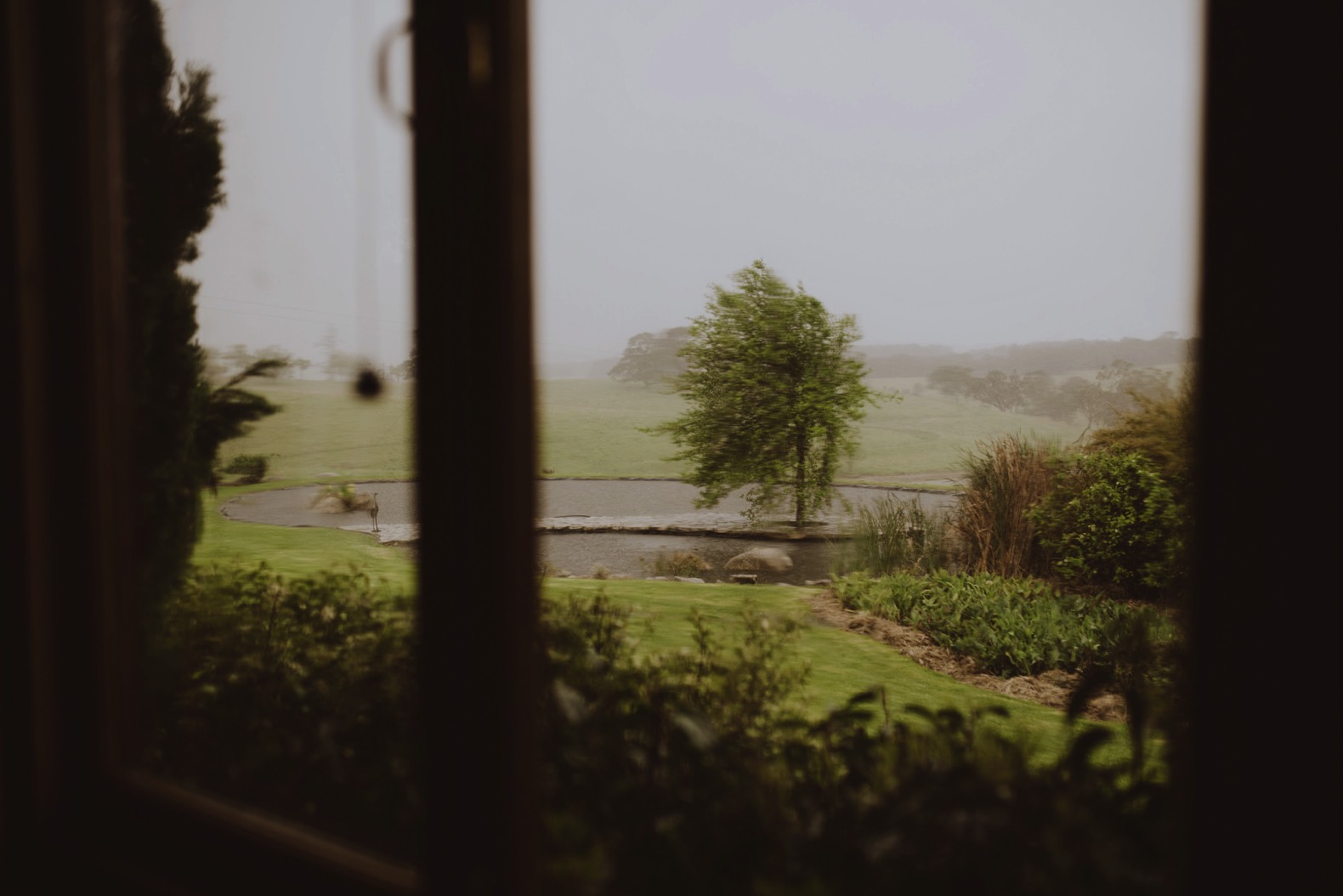 thornbury lodge stanthorpe photo out the window of rainy weather